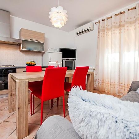 Apartman Lamanova Ровин Екстериор снимка