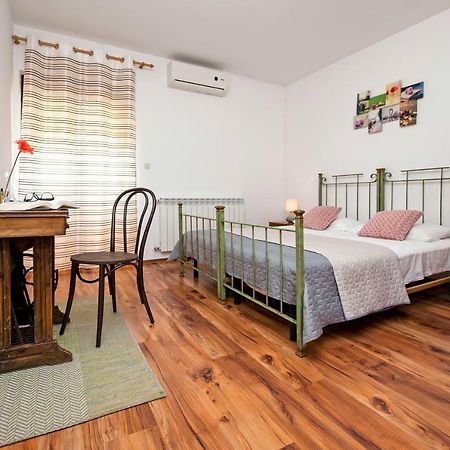 Apartman Lamanova Ровин Екстериор снимка