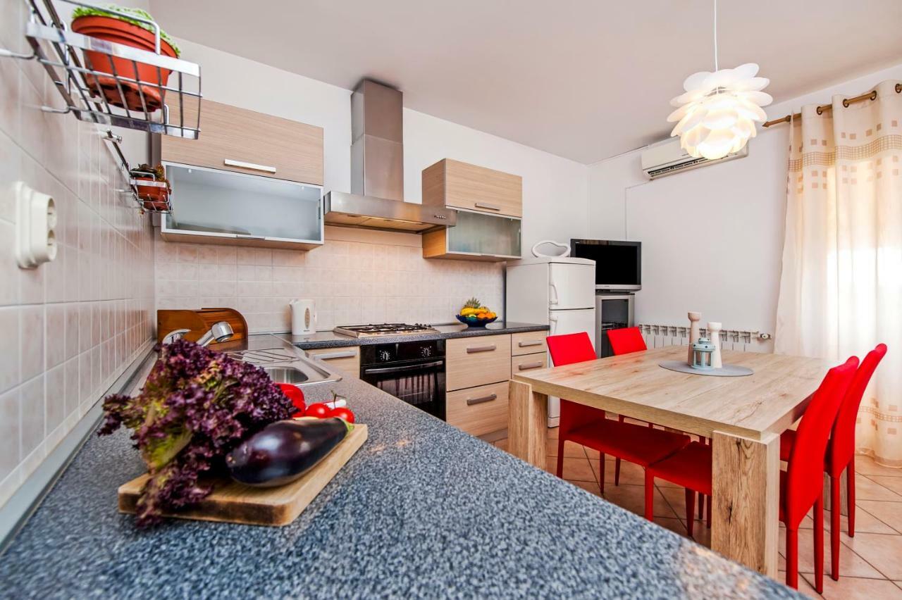 Apartman Lamanova Ровин Екстериор снимка