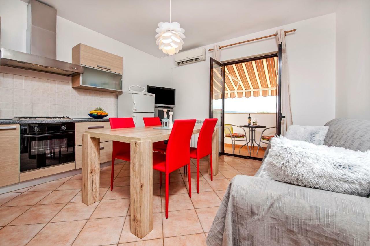Apartman Lamanova Ровин Екстериор снимка