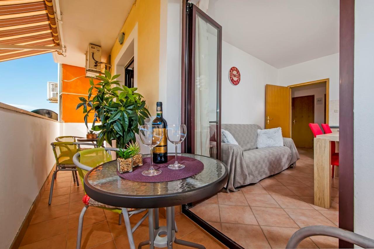 Apartman Lamanova Ровин Екстериор снимка