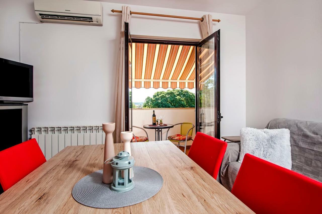 Apartman Lamanova Ровин Екстериор снимка