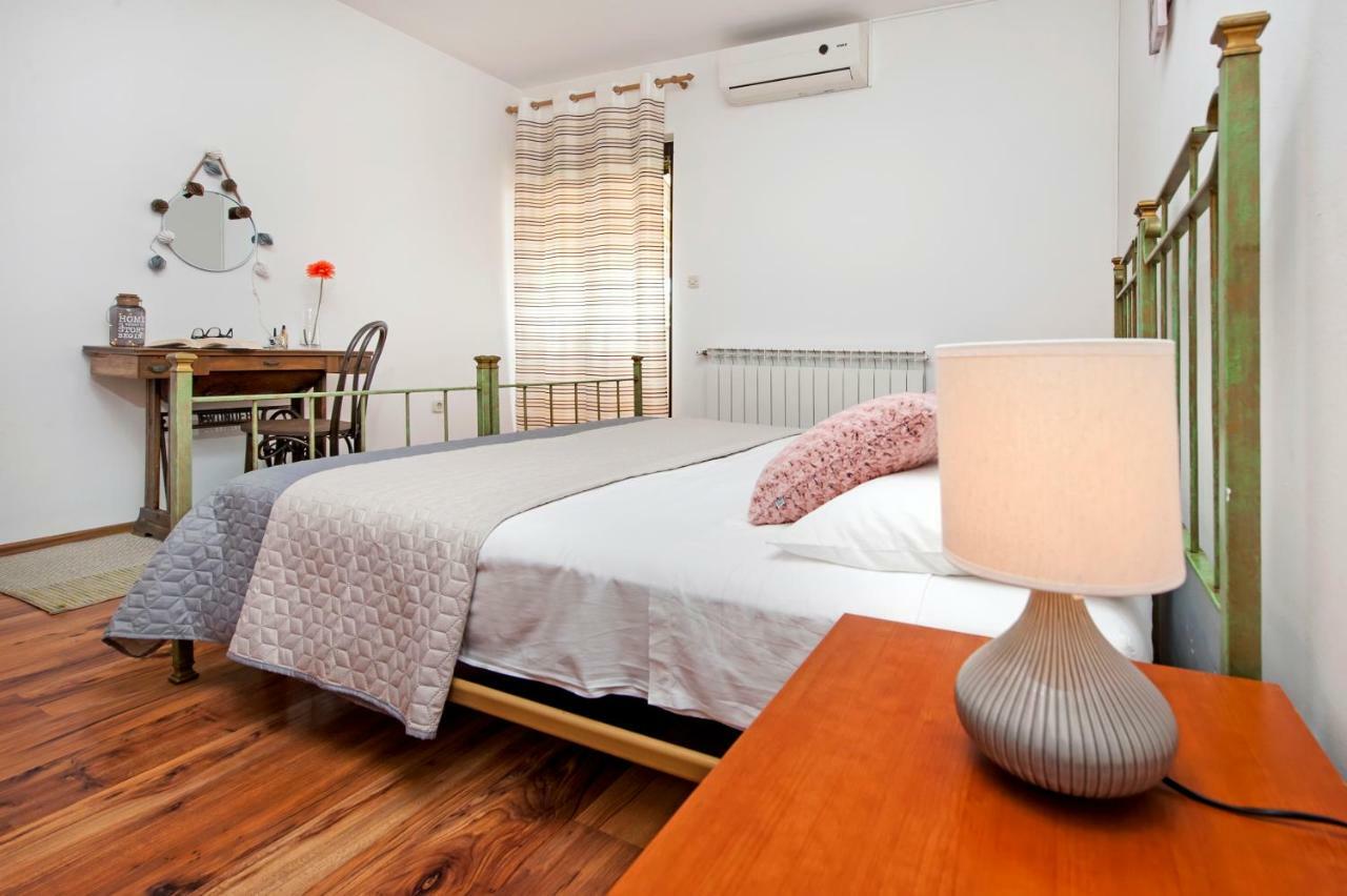 Apartman Lamanova Ровин Екстериор снимка