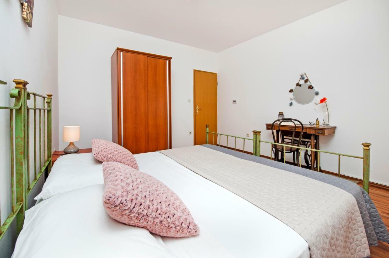 Apartman Lamanova Ровин Екстериор снимка