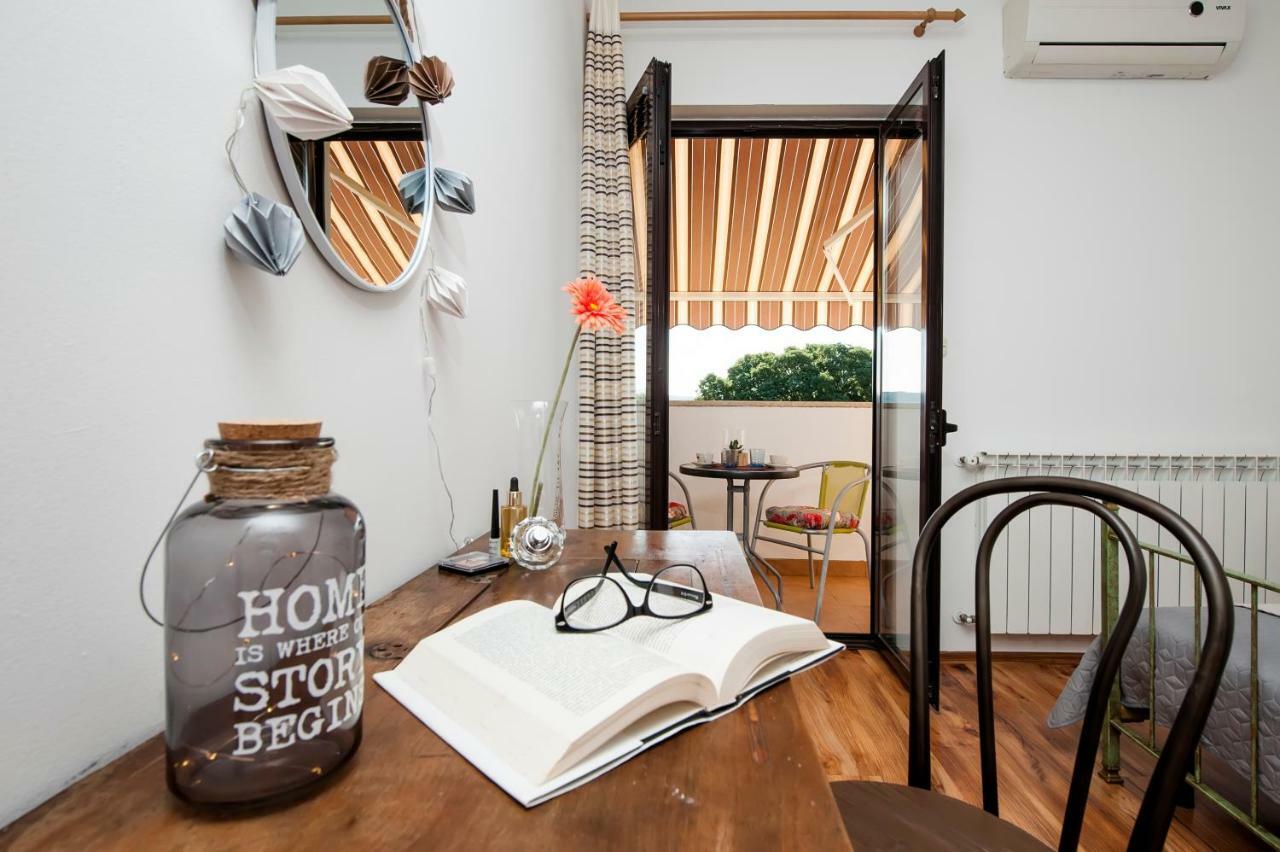 Apartman Lamanova Ровин Екстериор снимка